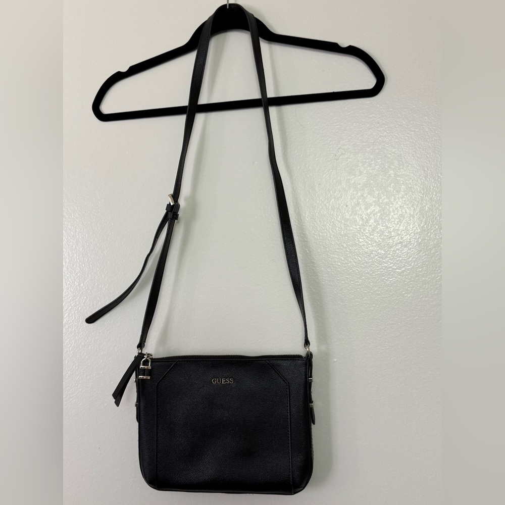 GUESS Elegant Black Crossbody Bag - Picture 4 of 4